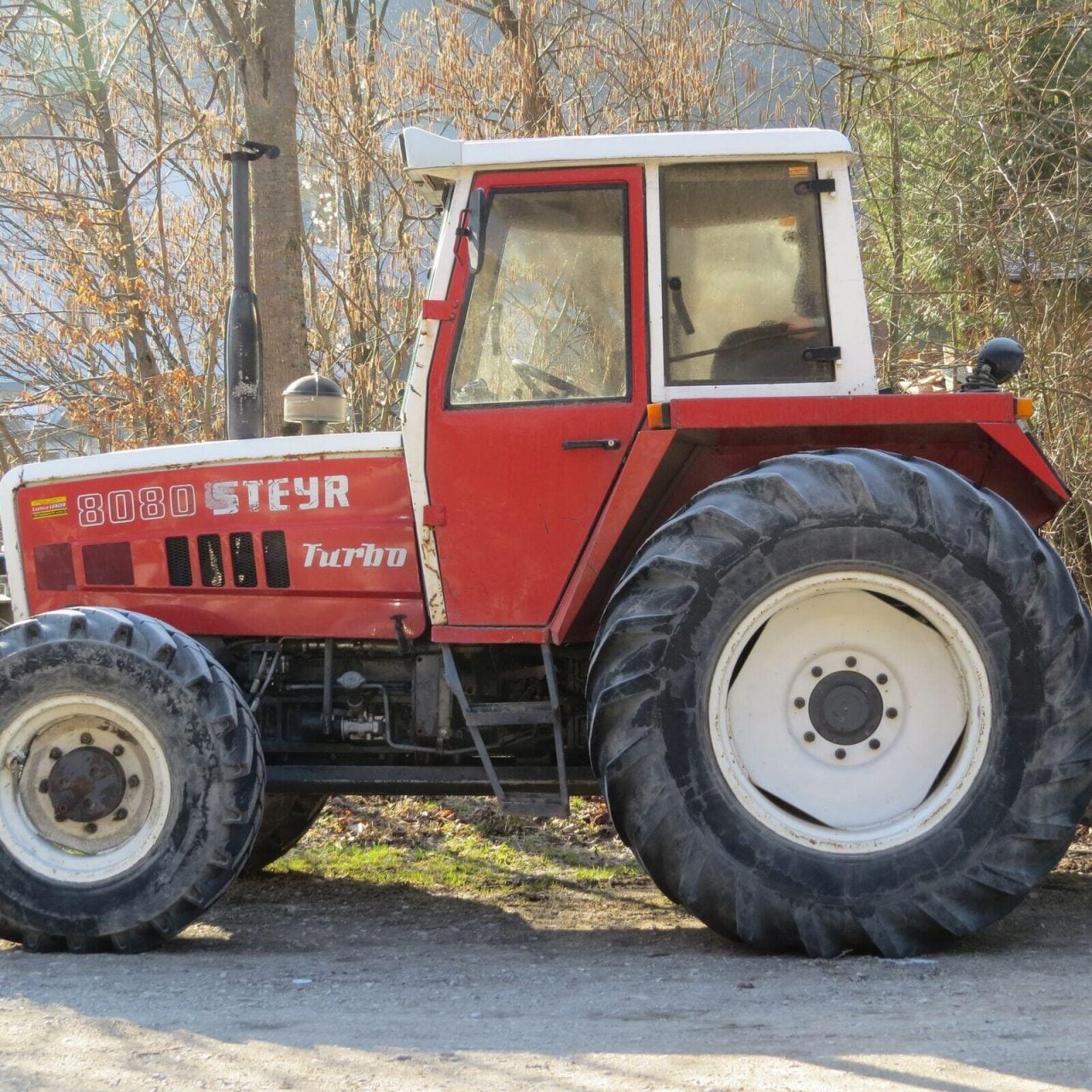Steyr 8080 Turbo, Seitenansicht mit Kabine